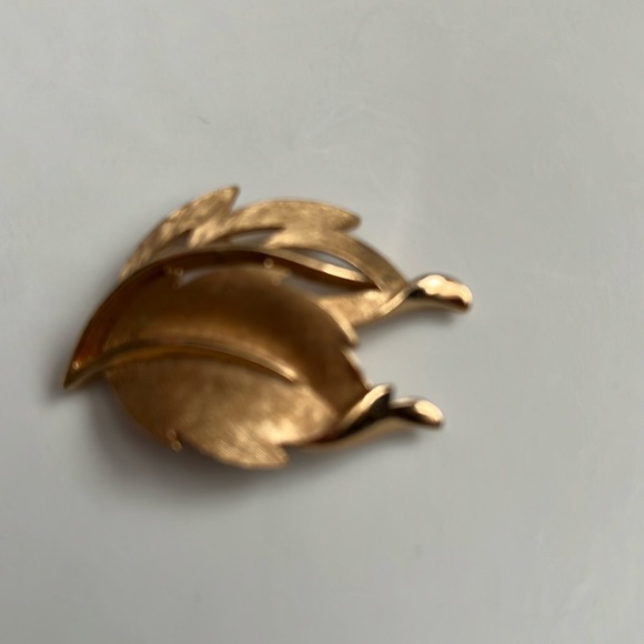 Vintage Gold tone Lead brooch - Picture 2 of 4